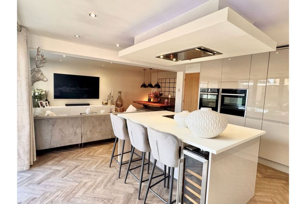 Property photo 1 of 31