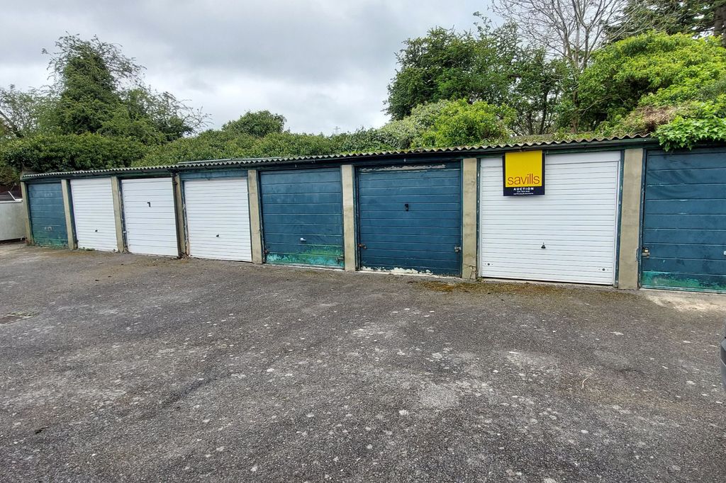 Property photo 2 of 5 Garage 7 Stansted Crescent, Albany Park, Bexley, Kent, Da5 3Hz