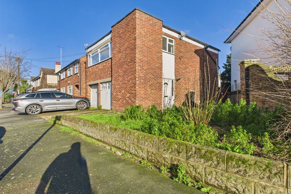 Property photo 3 of 8 External