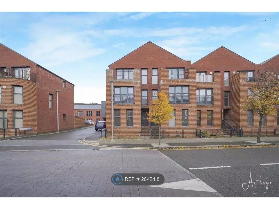 Property photo 1 of 19 End Of Terrace Property