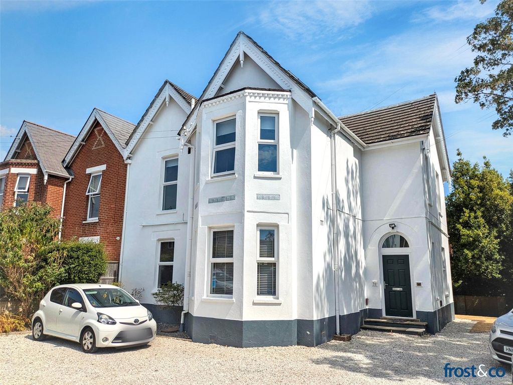 Property photo 1 of 12 Charmouth Grove