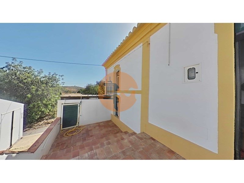 Property photo 3 of 39