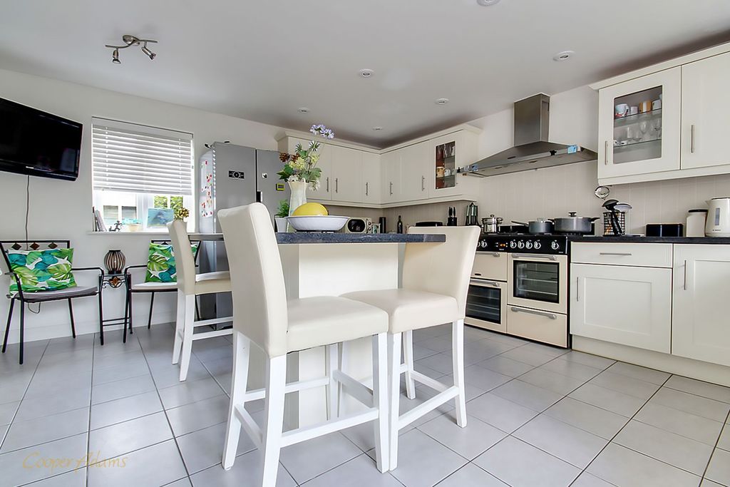 Property photo 3 of 21 Kitchen/Breakfast Room