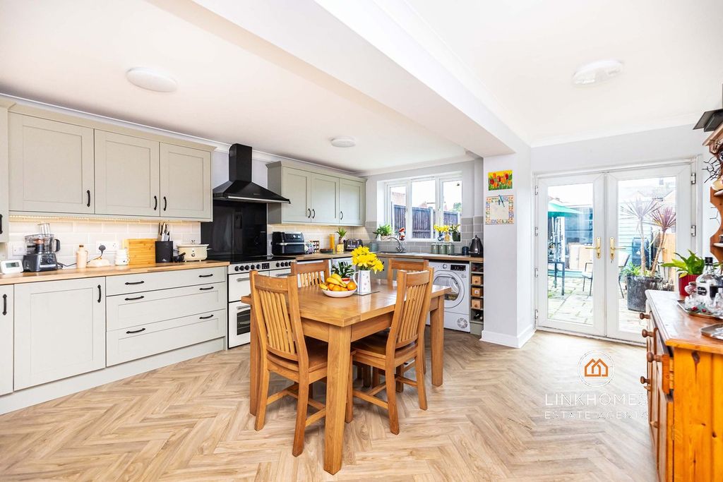 Property photo 2 of 23