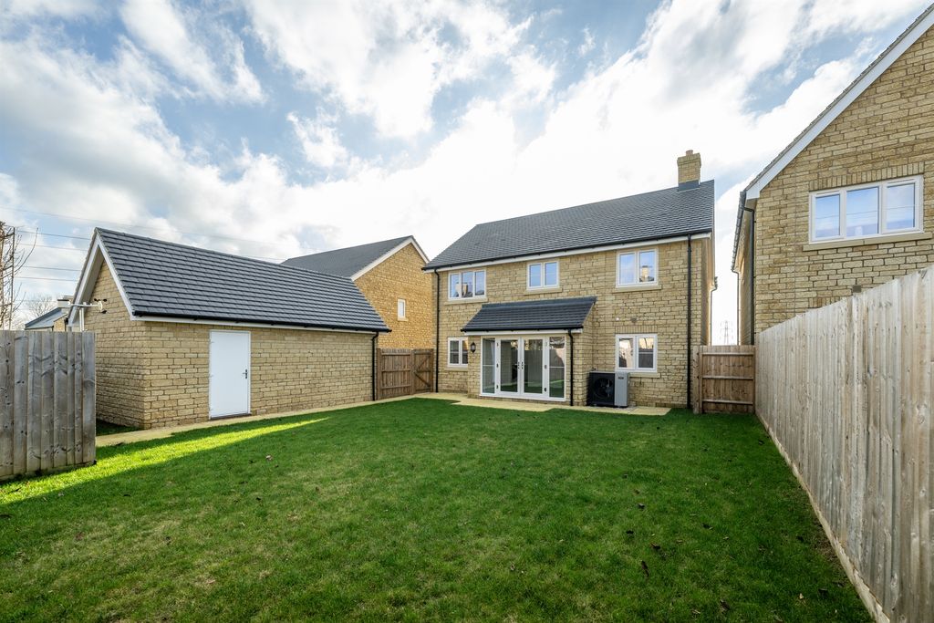 Property photo 2 of 11