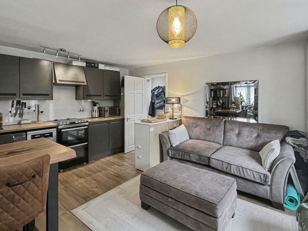 Property photo 3 of 7 Photo 6