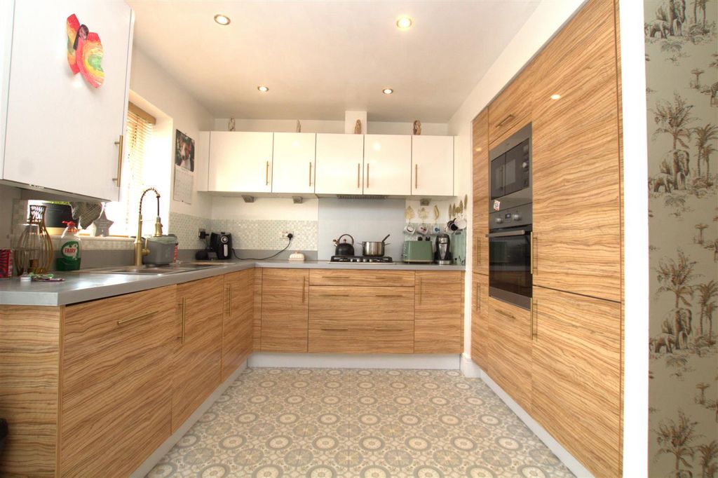 Property photo 2 of 23 Kitchen .Jpg