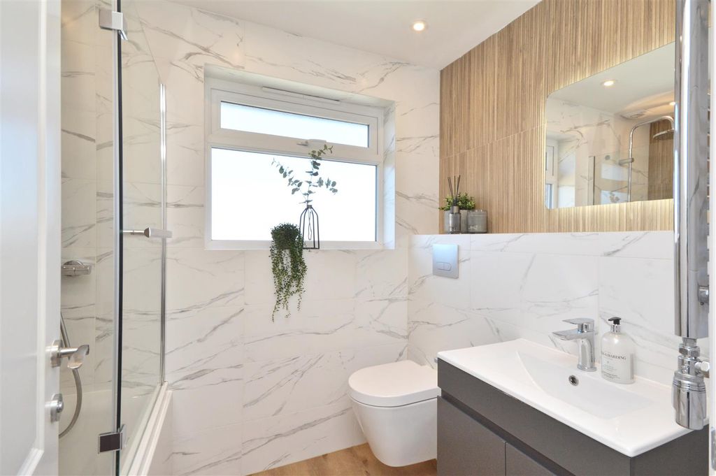 Property photo 3 of 12 Bathroom