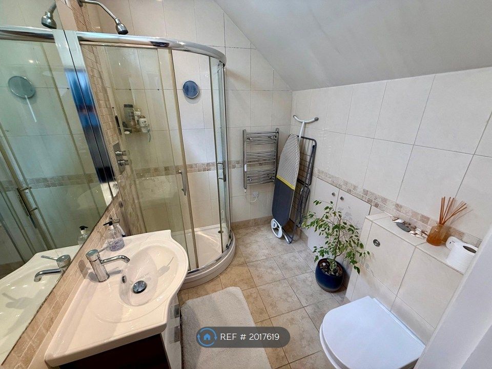 Property photo 2 of 14 Ensuite Bathroom