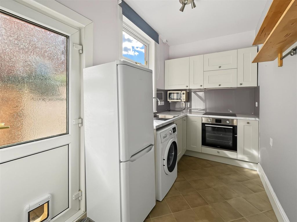 Property photo 3 of 24 Fitted Kitchen