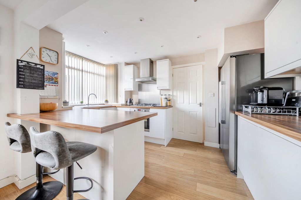 Property photo 2 of 21 1375798-14-6926Df75De527