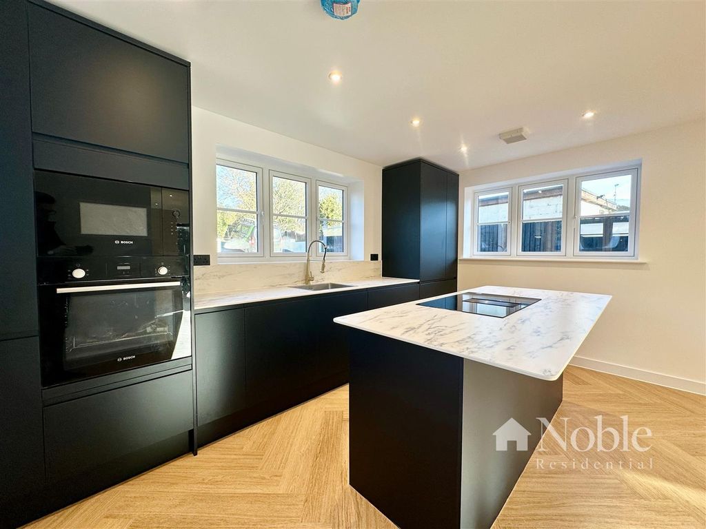 Property photo 3 of 25 Kitchen