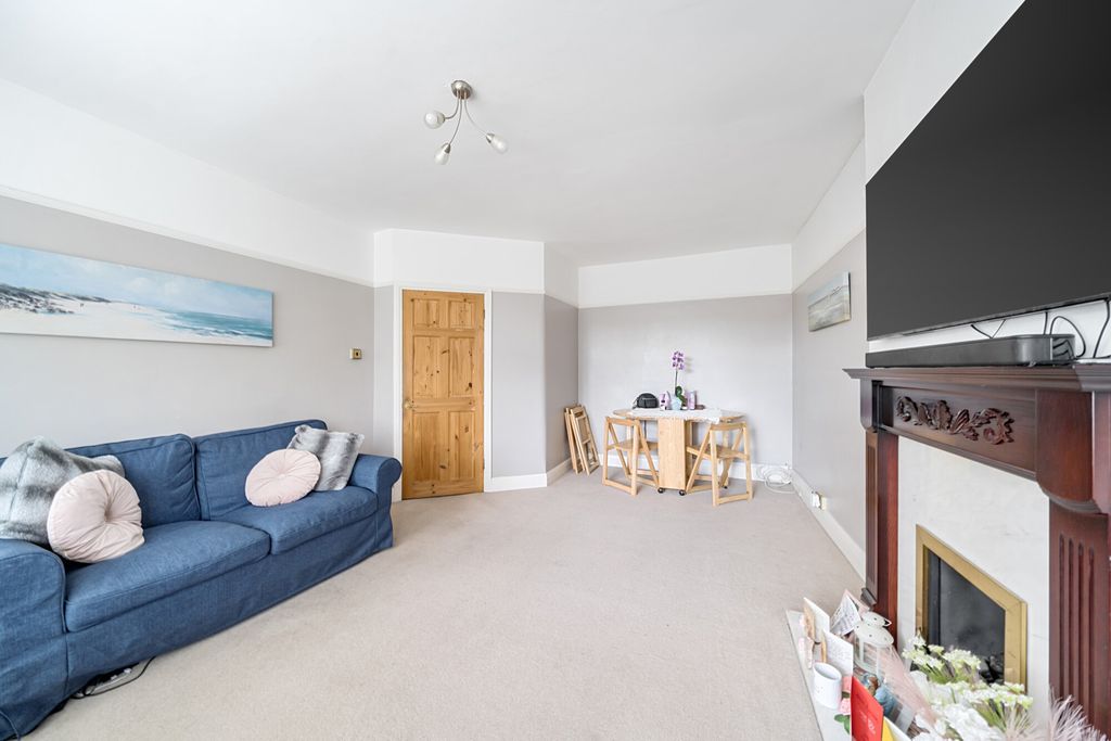 Property photo 3 of 20 1336592-3-689Dbbe...