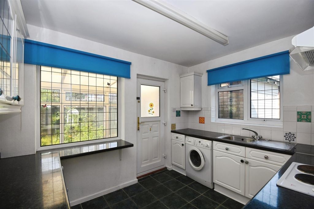 Property photo 3 of 12 Kitchen