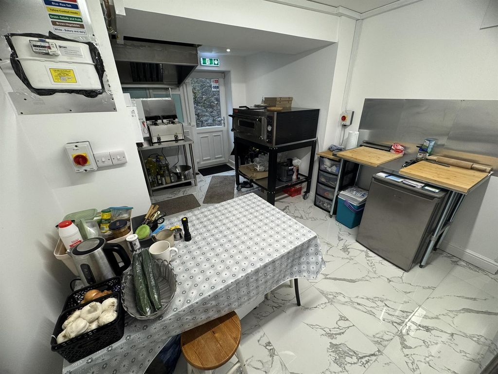 Property photo 3 of 7 Photo 2