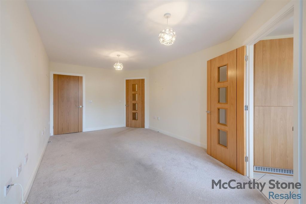 Property photo 3 of 34 8634778-Interior07.Jpg