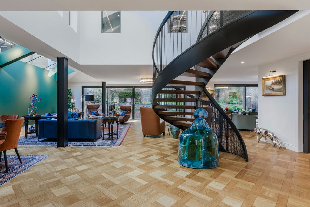 Property photo 3 of 18