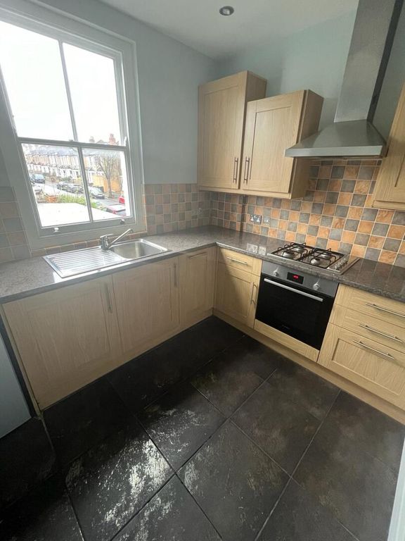 Property photo 1 of 7 Kitchen