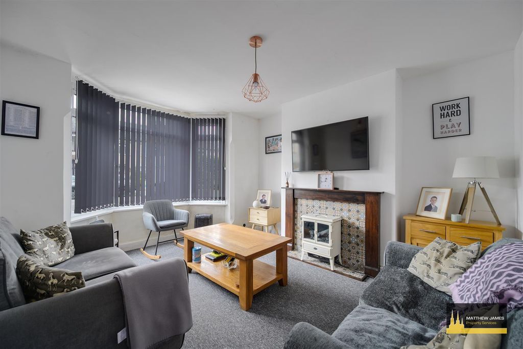 Property photo 3 of 19 Living Room