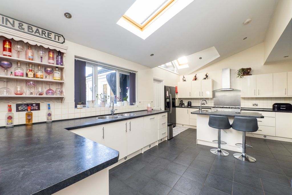 Property photo 3 of 23 Picture No. 13