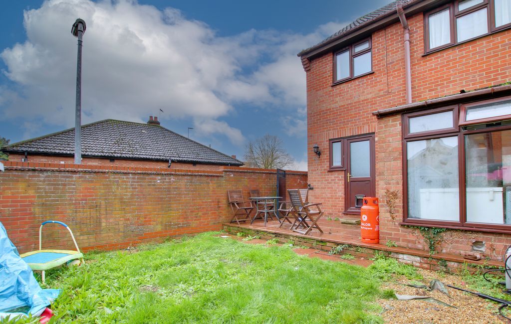 Property photo 2 of 9