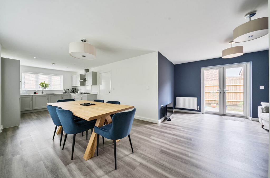 Property photo 2 of 19 1454272-21-69Fc9A...