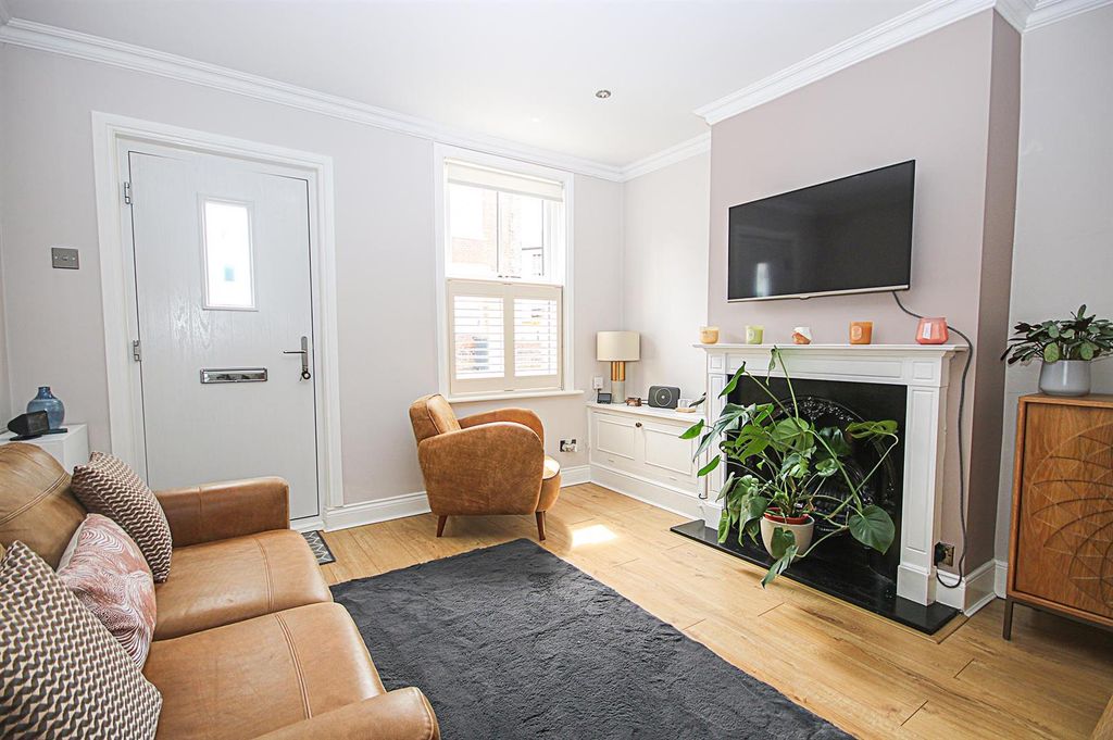 Property photo 2 of 12 Lr 1.Jpg