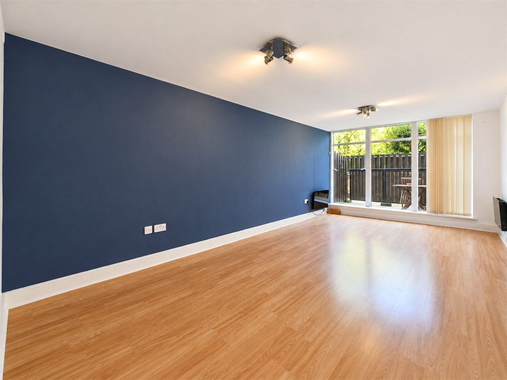 Property photo 2 of 11 Picture No. 12