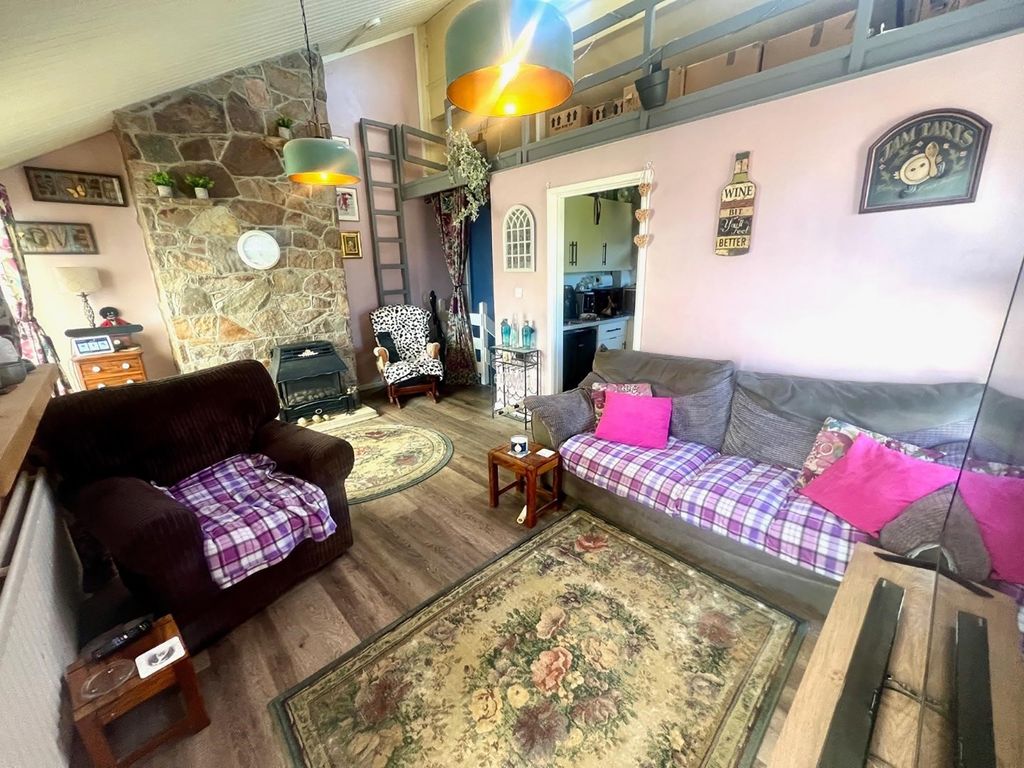 Property photo 3 of 12 Photo 2