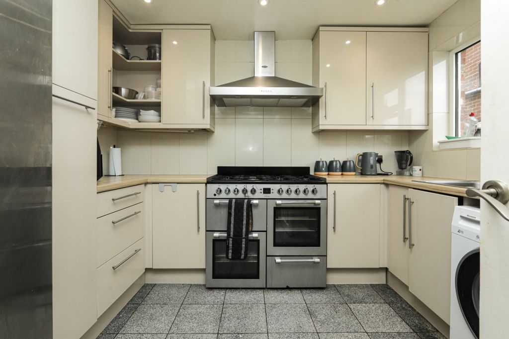 Property photo 3 of 12 Picture 3