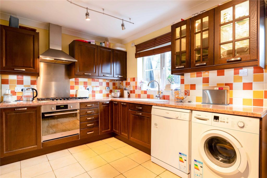 Property photo 2 of 8 Picture No. 15