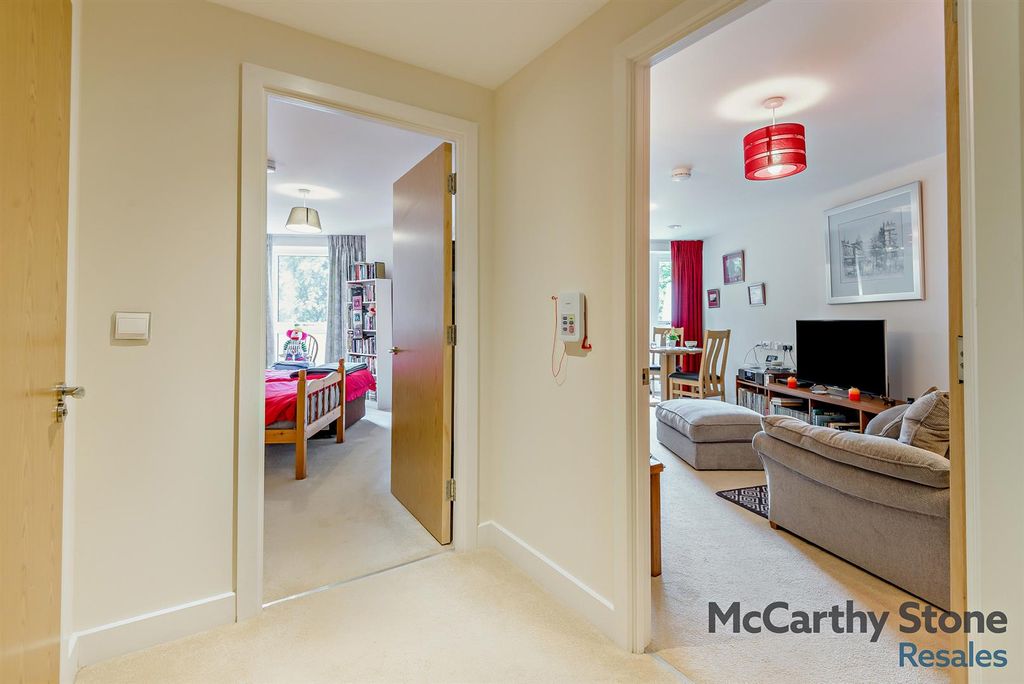 Property photo 3 of 16 Entrance Hallway