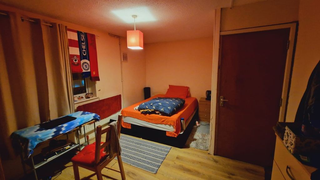 Property photo 1 of 5 Bedroom 1