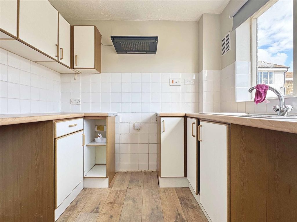 Property photo 3 of 17 Kitchen.Jpg