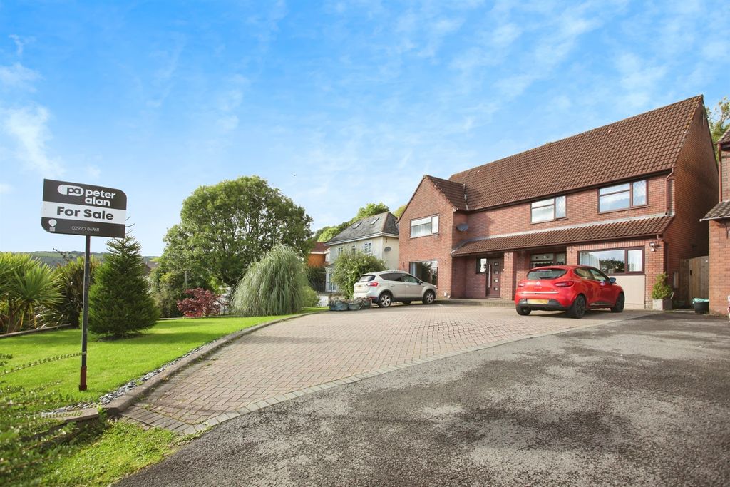 Property photo 2 of 30