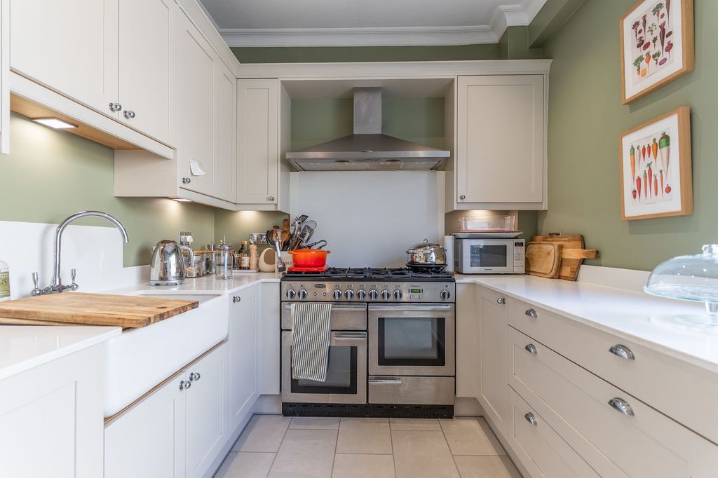 Property photo 2 of 36