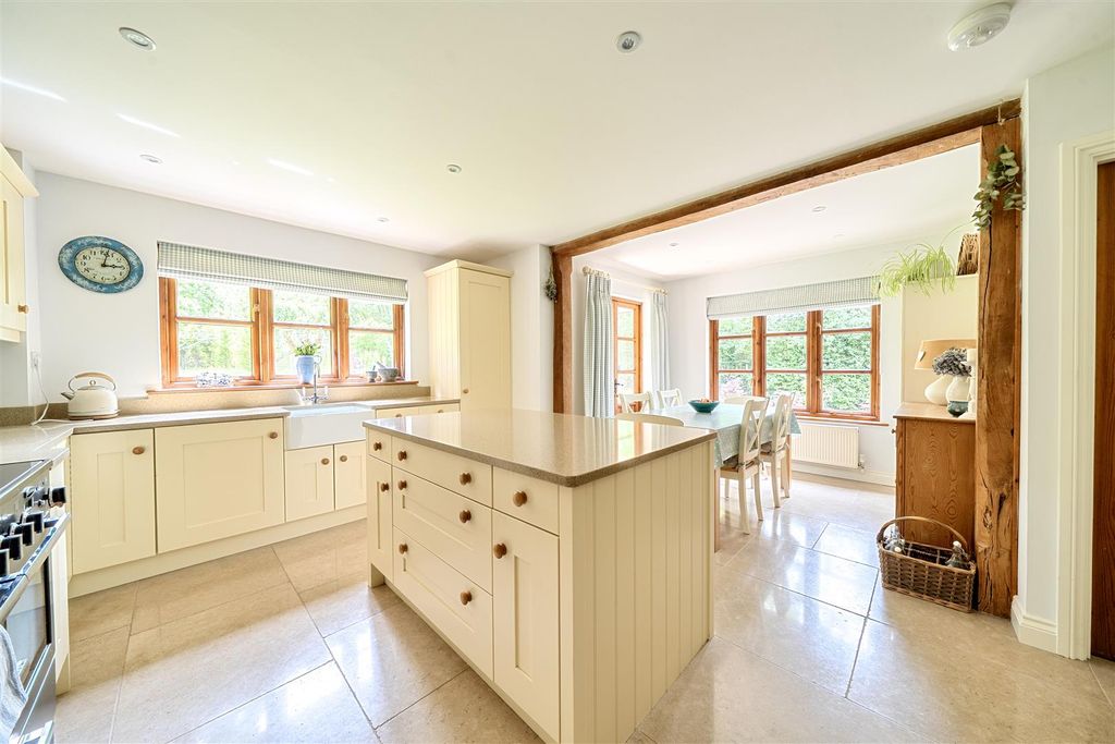 Property photo 2 of 28 Kitchen