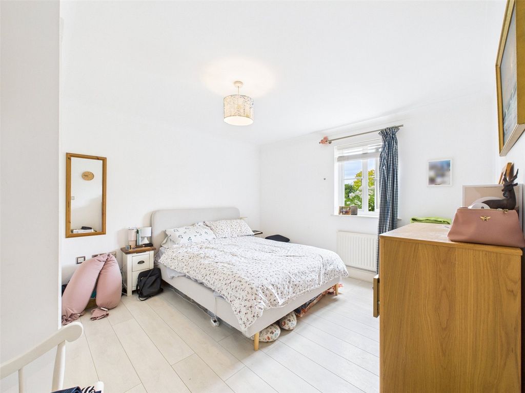 Property photo 3 of 7 Picture No. 12