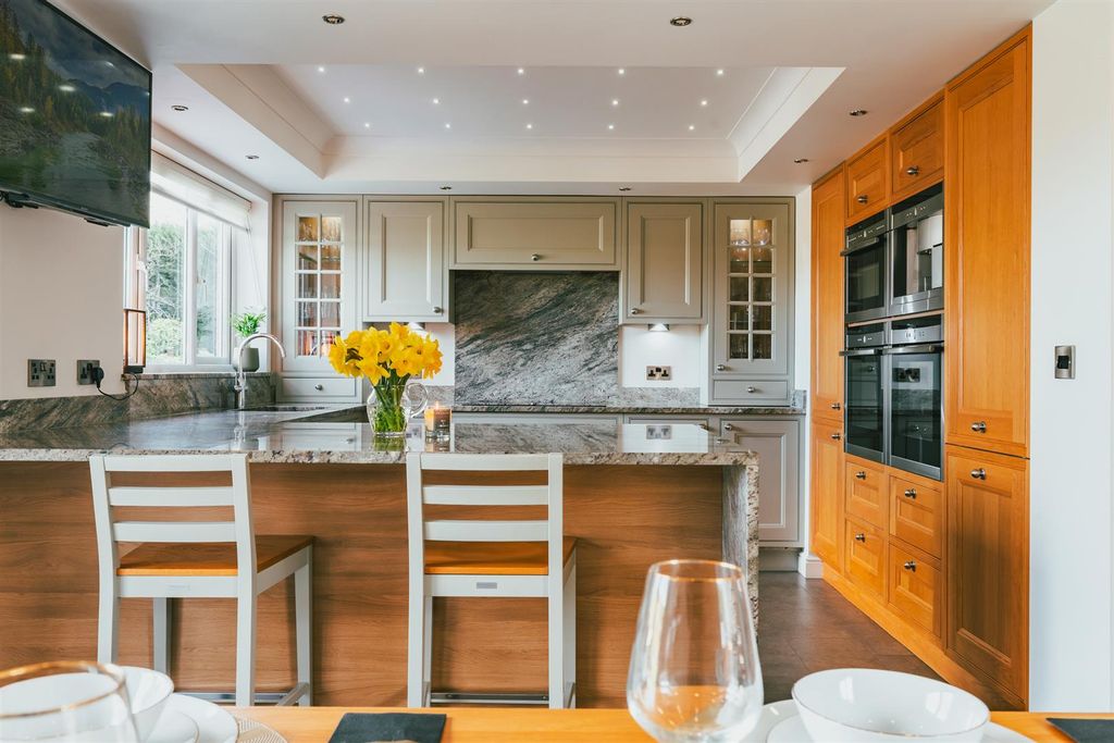 Property photo 3 of 41 Dining Kitchen