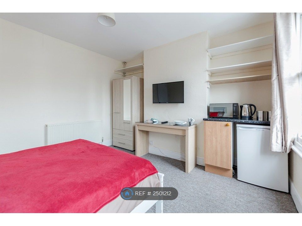 Property photo 3 of 11 Room 4 - Available On 2nd December (£775)