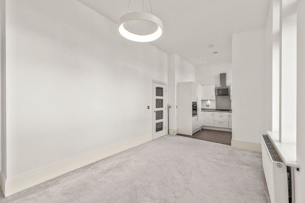 Property photo 3 of 12 Picture 3