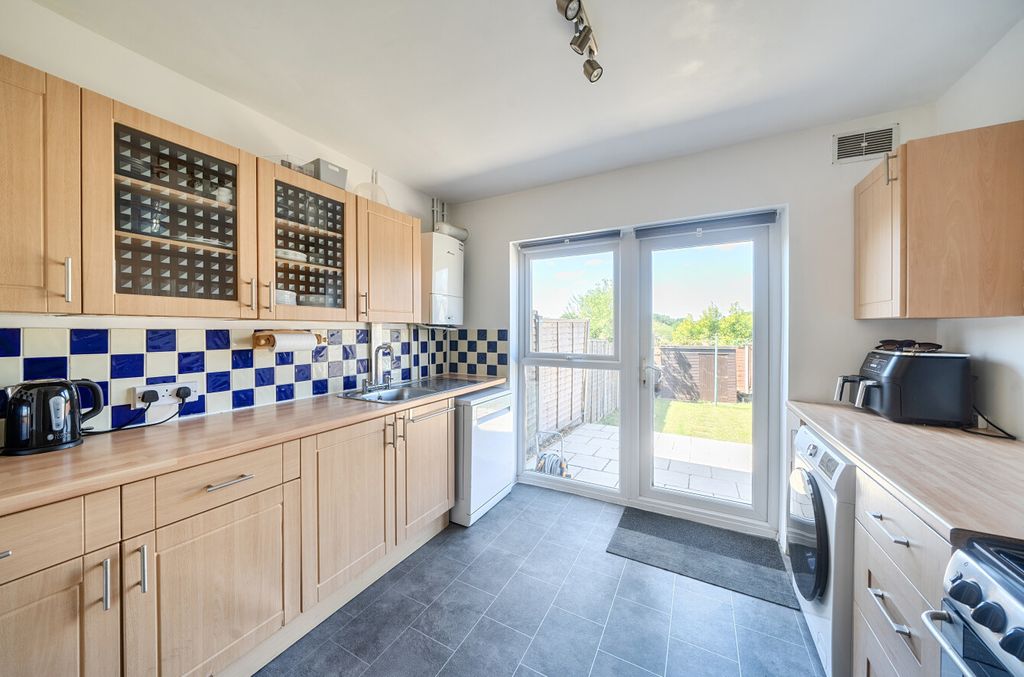 Property photo 3 of 13 1458016-29-6A032c...