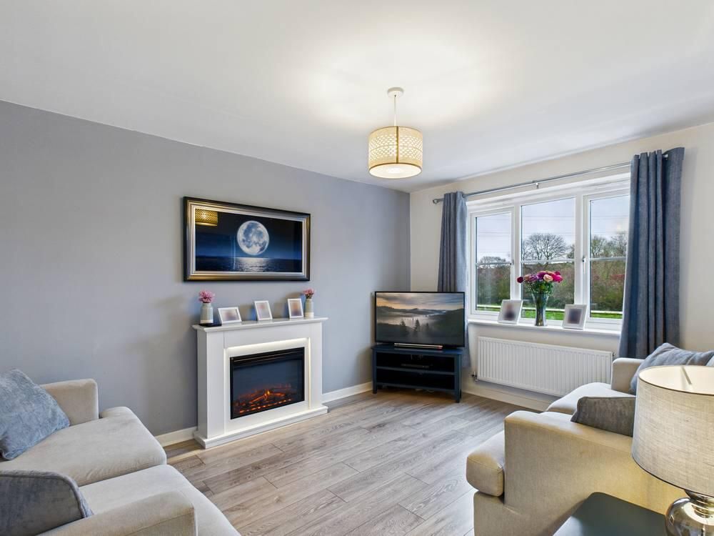 Property photo 2 of 21 Living Room