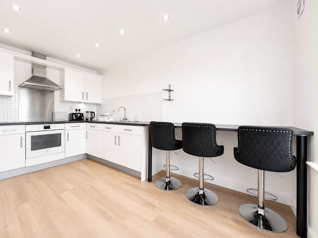 Property photo 3 of 16 Kitchen