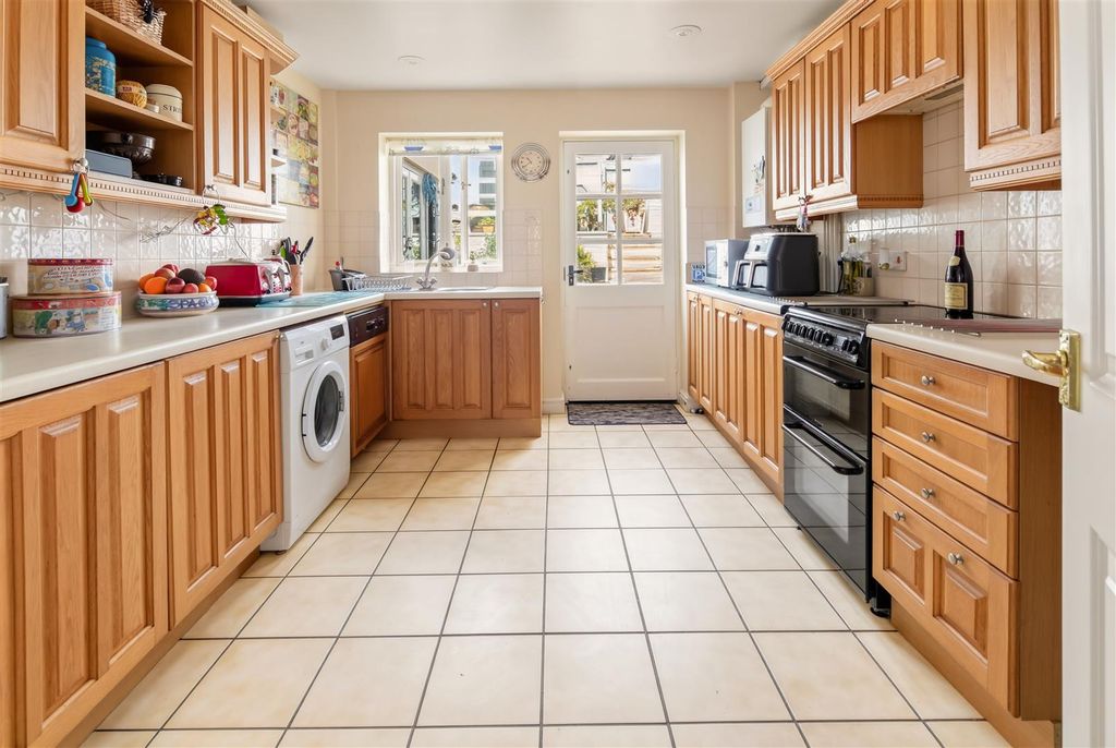 Property photo 3 of 17 Kitchen .Jpg