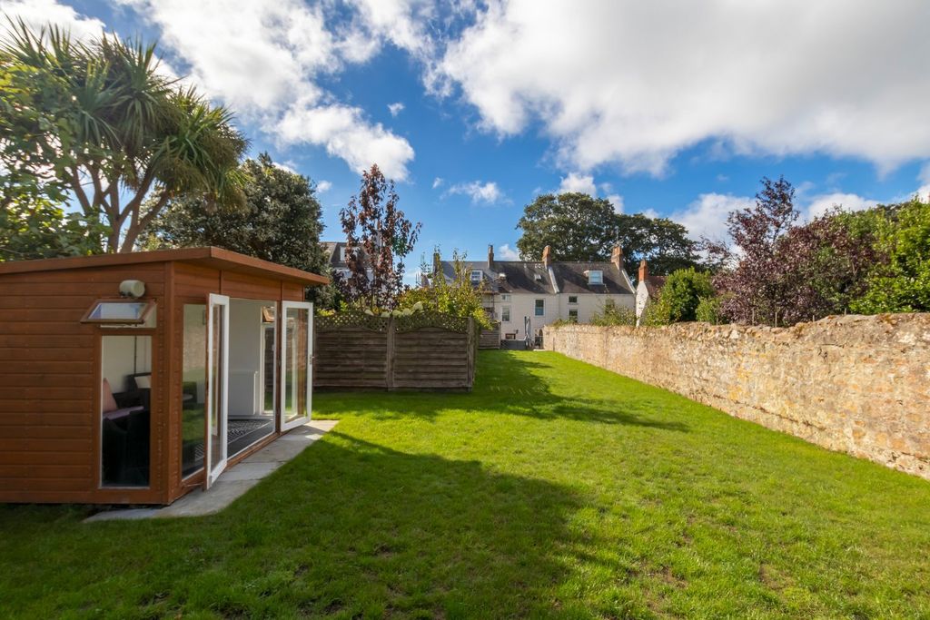 Property photo 1 of 36 Picture No. 34