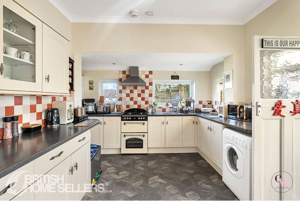 Property photo 2 of 24 2