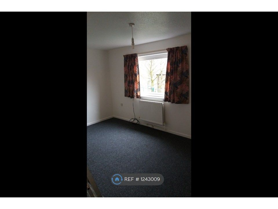 Property photo 3 of 6 Bedroom1