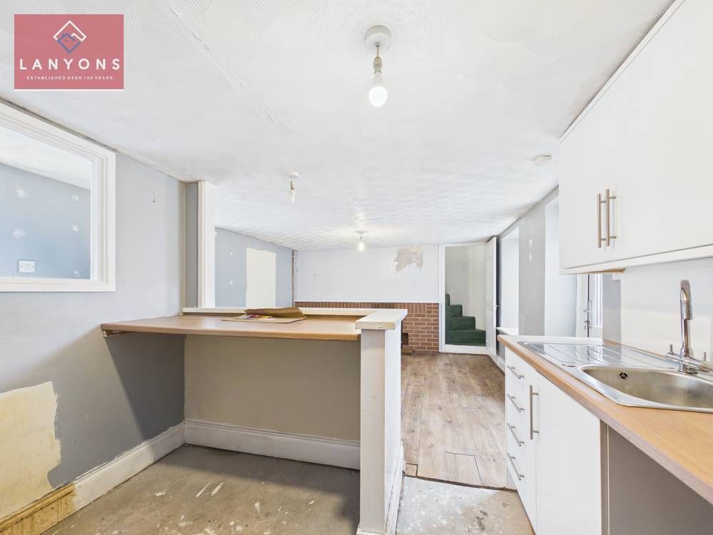 Property photo 2 of 12 Giraffe360-Still003
