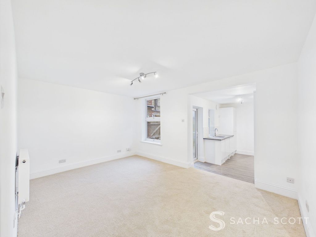 Property photo 2 of 20 Lounge / Diner